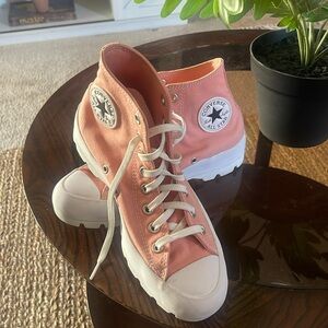 Women’s Converse Chuck Taylor All Star Lugged High Pink in Great Condition!